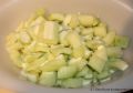 Rezept Senfgurken - Gurken mit Salz bestreut in einer Schüssel