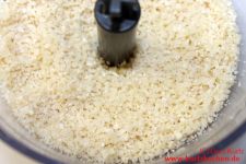 Marzipanrohmasse 23 fertig zerkleinerte Mandeln