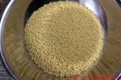 Süßer Hirsebrei - 100 Gramm Goldhirse in einer Schale