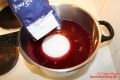 Weißzucker zum Kirschsaft hinzu geben