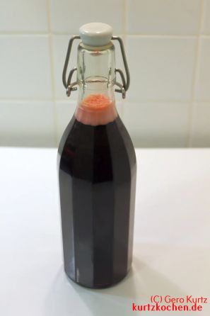 Sirup in einer Bügelflasche